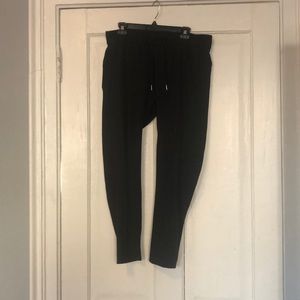 Lululemon jogger pants (black)
